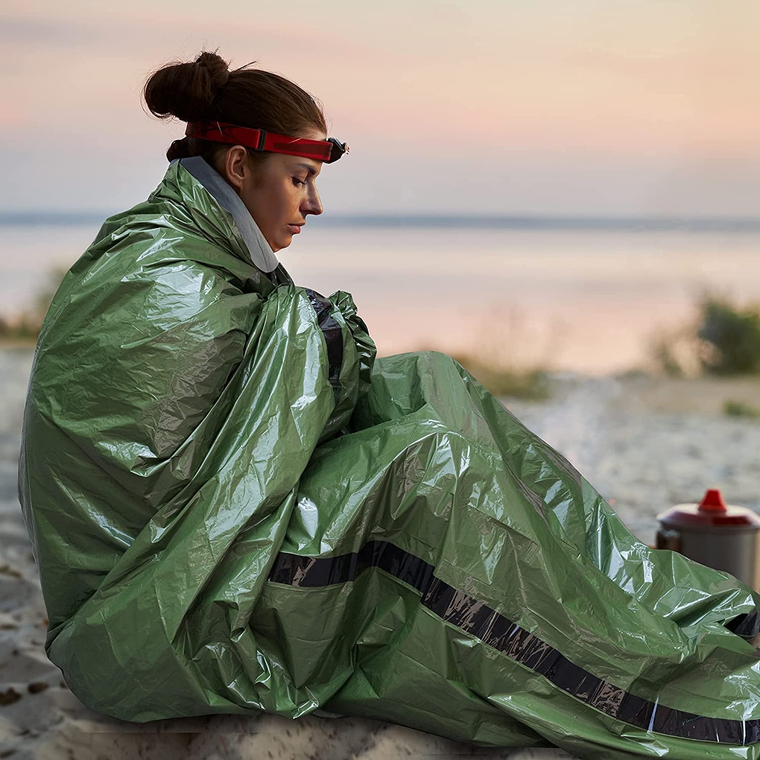 Emergency Sleeping Bag, Compact Survival Bivy Sack Use as Waterproof Thermal Emergency Blanket with Survival Whistle and Carabiner, for Outdoor Adventure(Green,2 Packs)